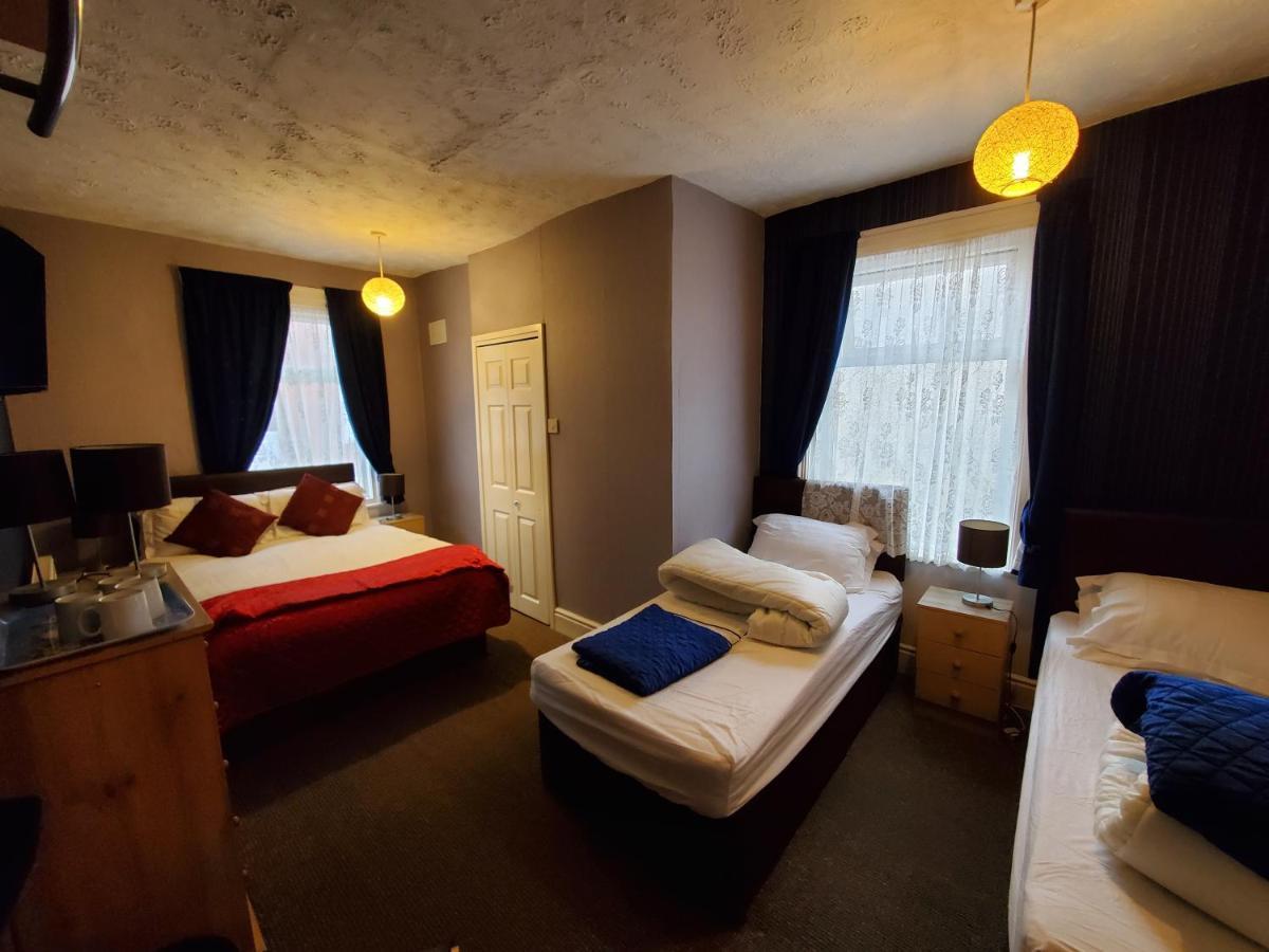 Quadruple Room with Private Bathroom